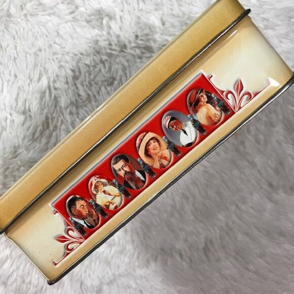 NWOT Coca Cola 'Over 100 Years of Refreshment' 1000pc Puzzle in Collectible Tin - Picture 8 of 12